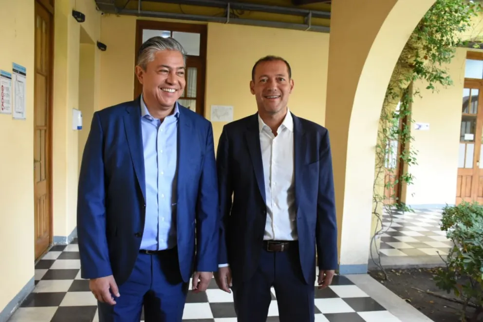 Rolando Figueroa y Omar Gutiérrez se reunieron en Casa de Gobierno para dar inicio a la transición