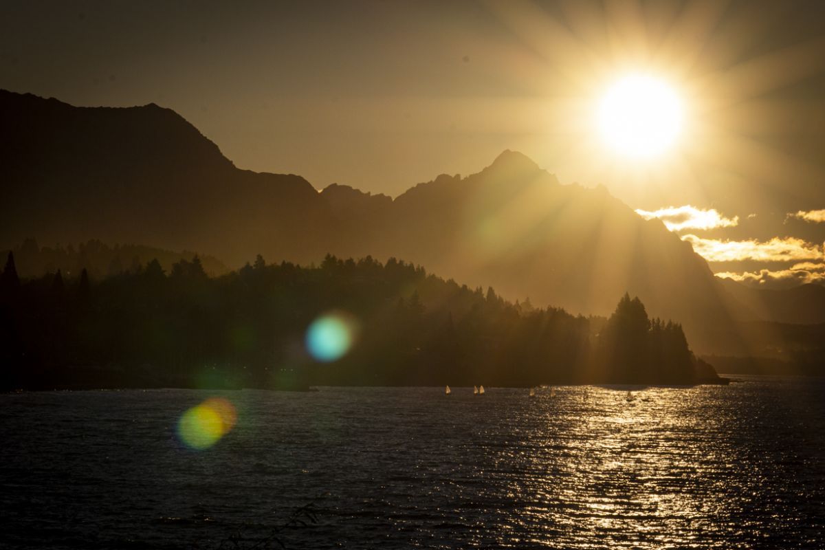 20230421 Atardecer Bariloche Diario El Cordillerano