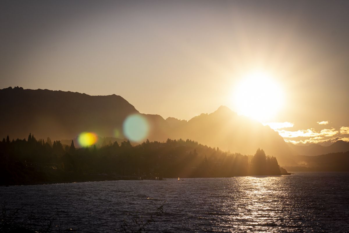 20230421 Atardecer Bariloche Diario El Cordillerano