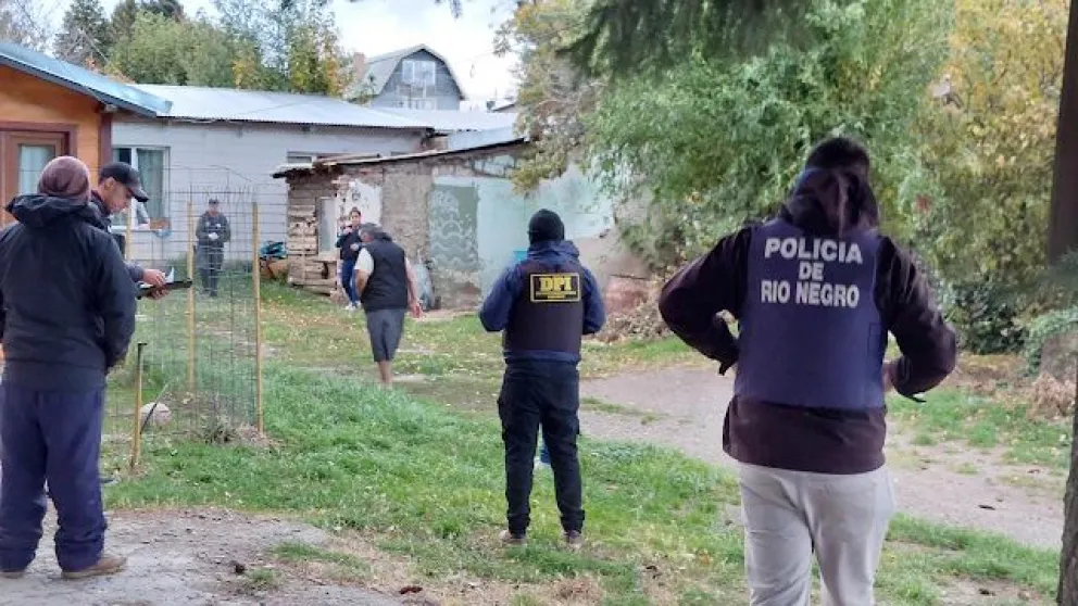 Realizaron dos allanamientos en Bariloche en relación a un robo perpetrado en Lago Puelo