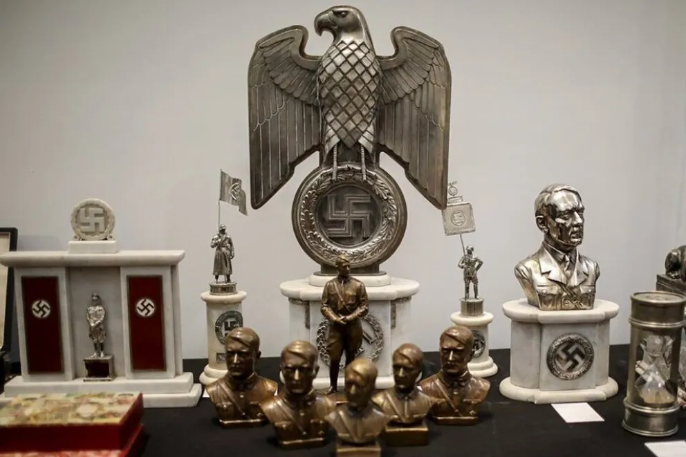 Encontraron un “museo del nazismo” en un allanamiento policial a un estudio jurídico