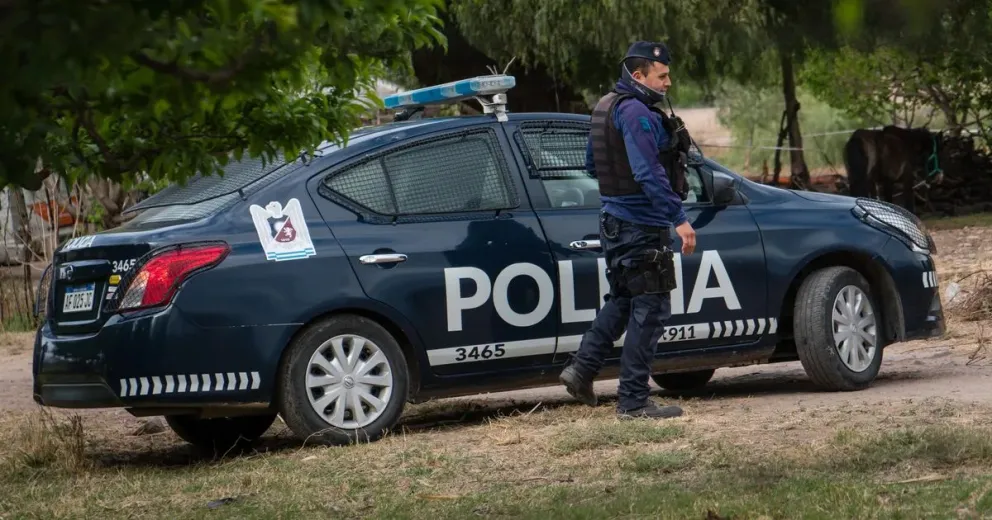 Un hombre murió luego de ser apuñalado por su cuñado y prendido fuego por su pareja y hermana de agresor