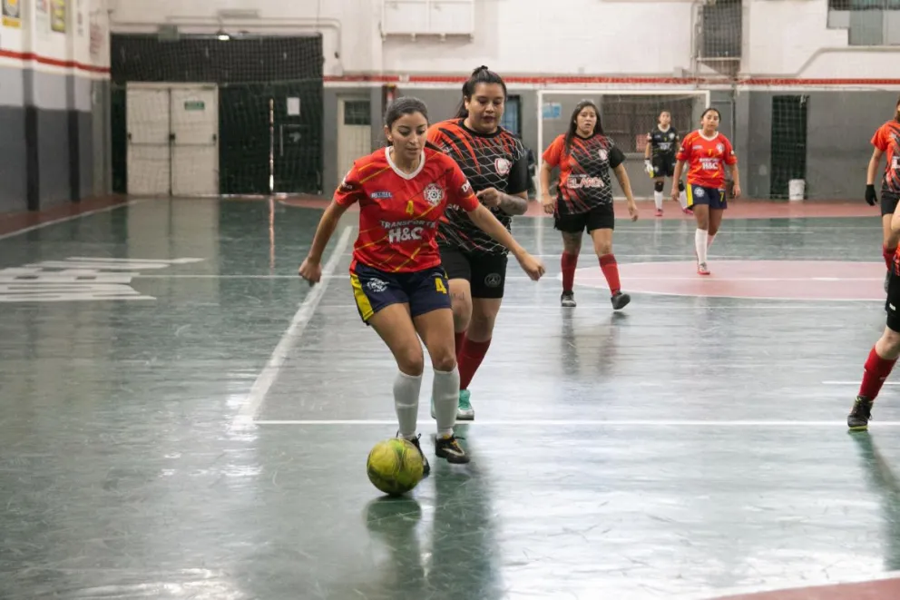 La Primera A del fútbol libre femenino juega la tercera