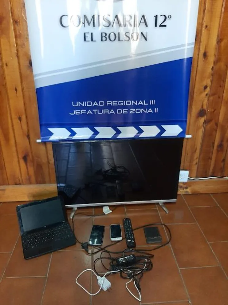Encuentran a orillas del río elementos robados en un local comercial