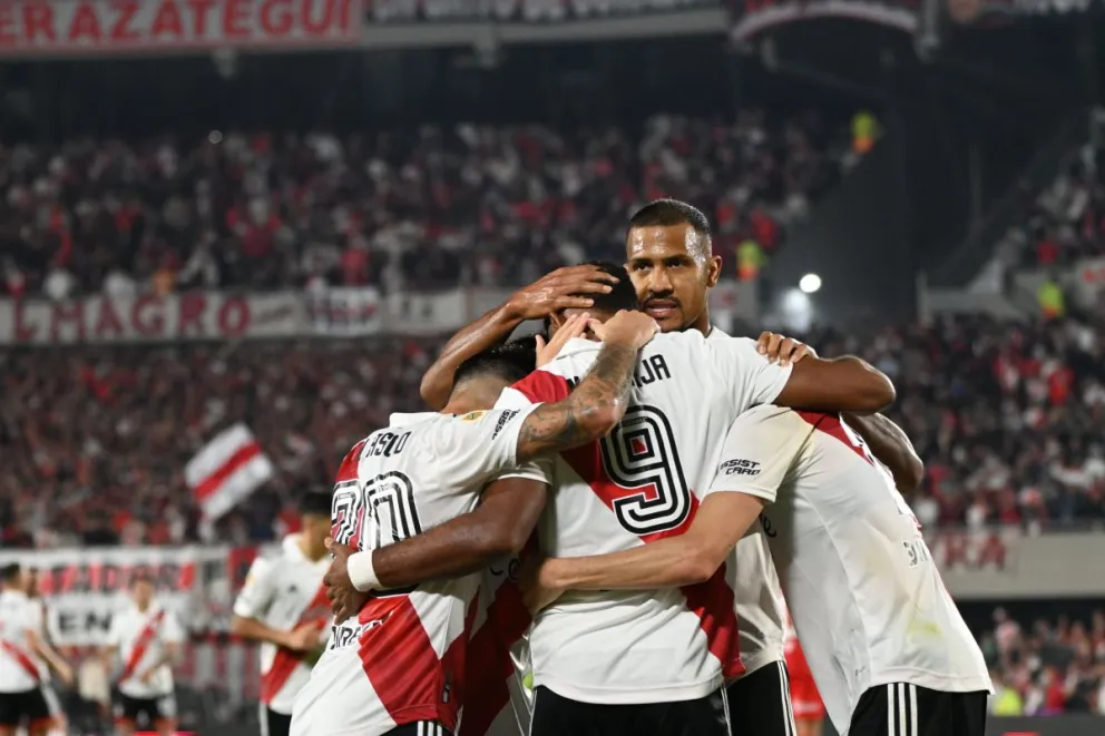 Inalcanzable: River venció a Independiente y se aleja solo en la cima del campeonato