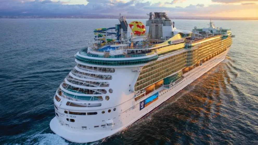 Demanda que “maltrataron” el cadáver de su esposo: murió durante un crucero, guardaron el cuerpo en la heladera y se descompuso