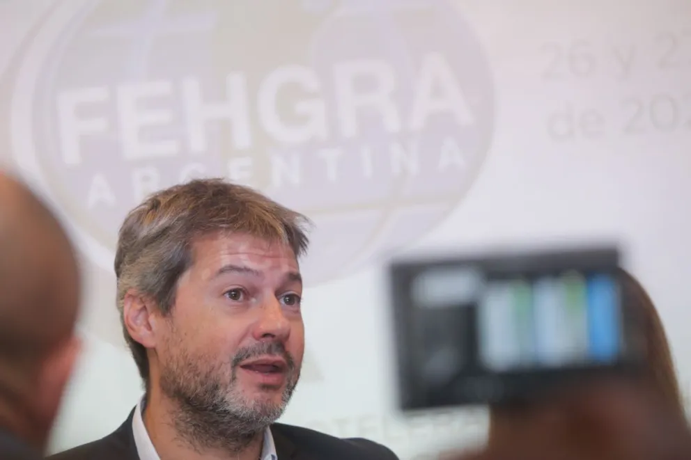 Para Lammens, el precio del dólar es una oportunidad para el turismo pero "castiga" a otros sectores