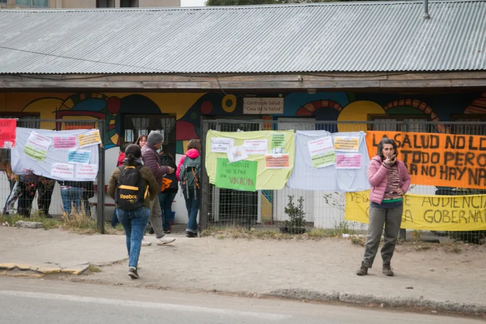 En el primer día del paro de 48 horas, ASSPUR llevó su reclamo a la Casa de la Salud