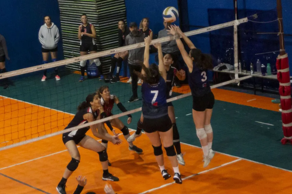 La Liga de Vóley de Bariloche anima el fin de semana con una doble fecha 