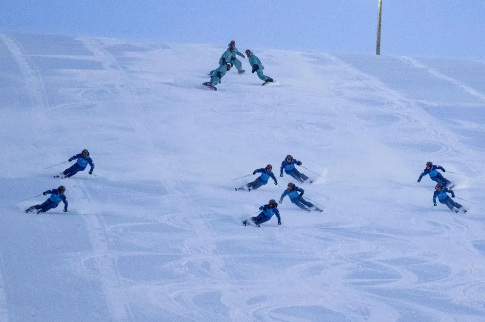 Compleja postura de los instructores / Foto de archivo Facu Pardo 