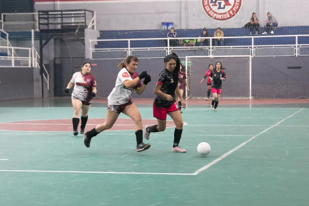 Las chicas del fútbol libre definen campeones