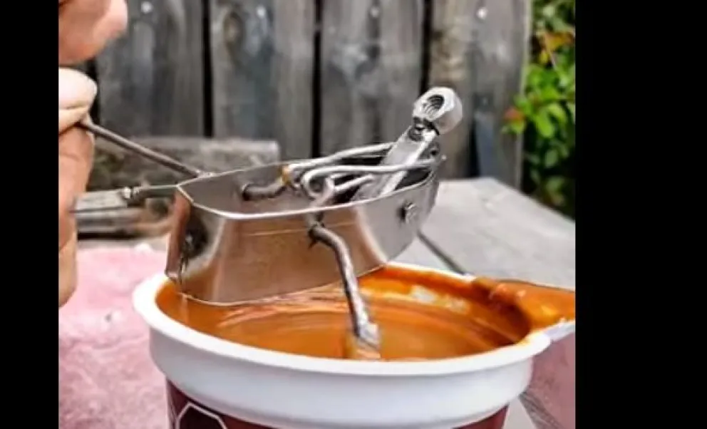 A seguir remándola en dulce de leche