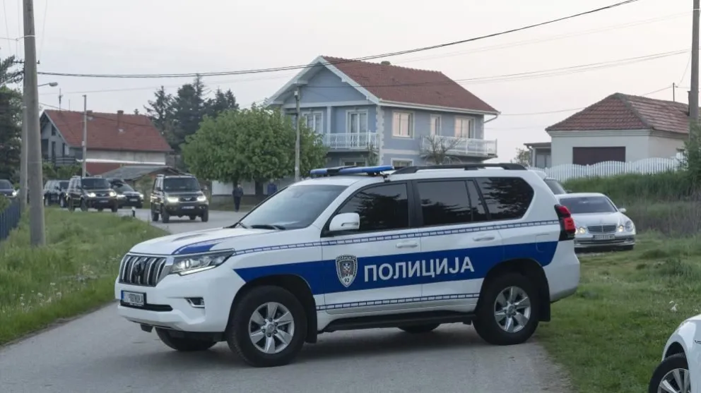 Tiroteo en Serbia dejó ocho muertos y 13 heridos: el atacante disparó desde un vehículo en marcha y huyó