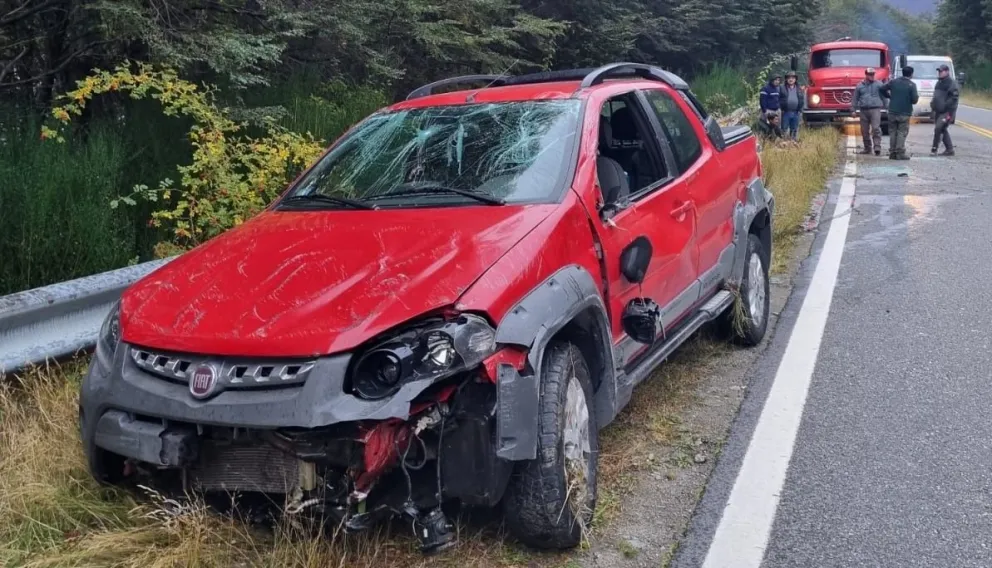 Perdió el control del auto y volcó en Villa Mascardi