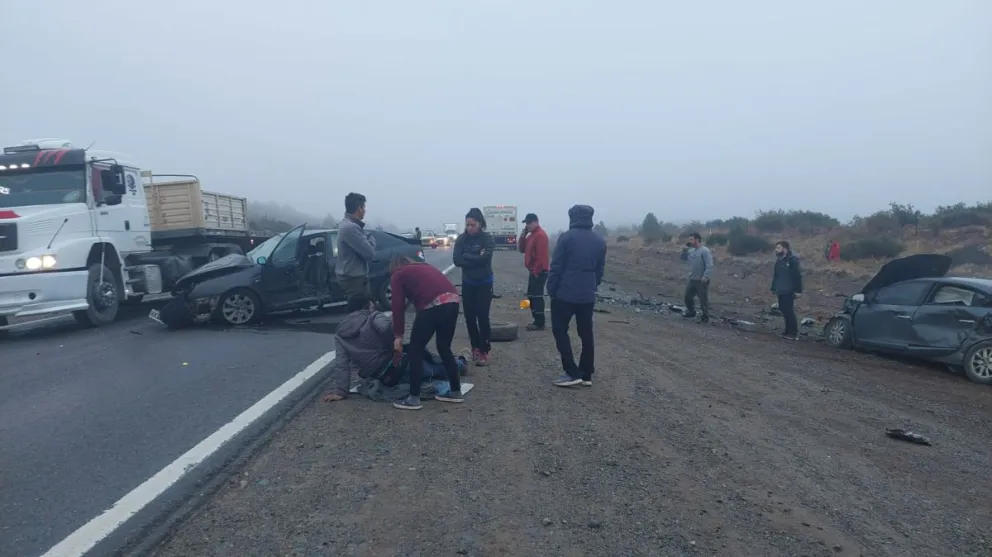 Fuertísimo choque semifrontal entre dos vehículos en la ruta de Circunvalación