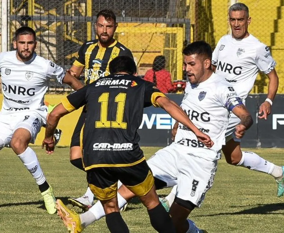 El “Capataz” consiguió un empate ante el líder en Bahia Blanca