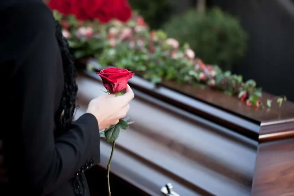 Velaron y cremaron un cuerpo que no era el de su padre: y ahora las indemnizan con un viaje y dinero