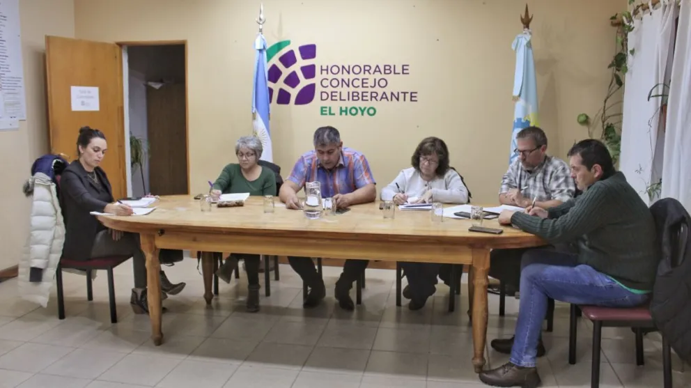 Hospital Rural El Hoyo en estado crítico: se aprueba estado de emergencia sanitaria