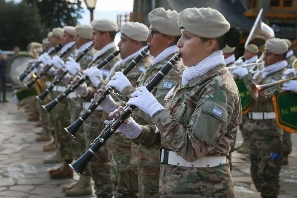 Conmemoran el Día del Himno Nacional en el Centro Cívico de la ciudad