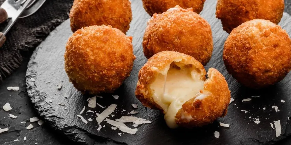 Cómo hacer croquetas de queso para acompañar cualquier almuerzo