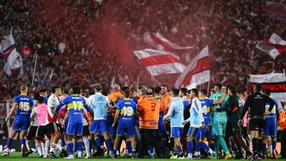 Se conocieron las sanciones para los expulsados de River y Boca tras el escándalo en el Superclásico