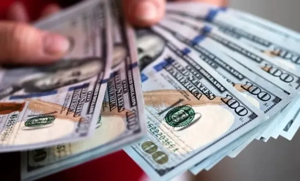 El dólar blue retrocede: cotización del viernes 12 de mayo