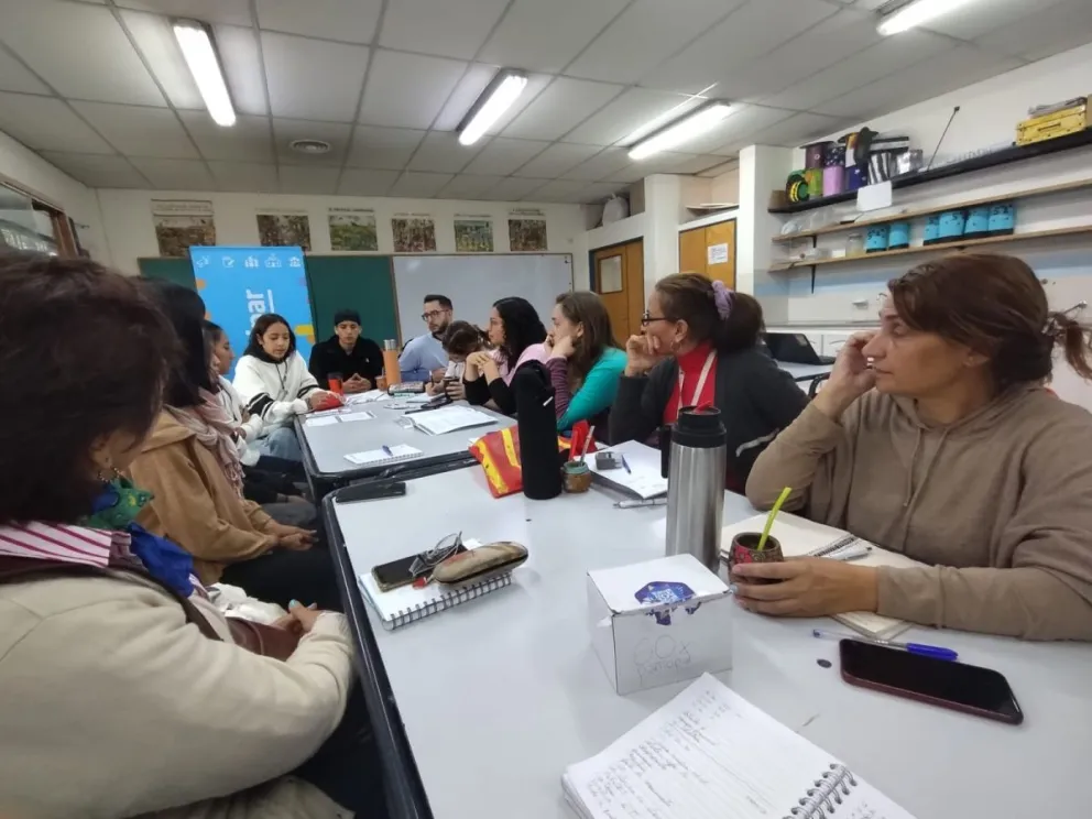 Piden incluir más voces para democratizar la escuela