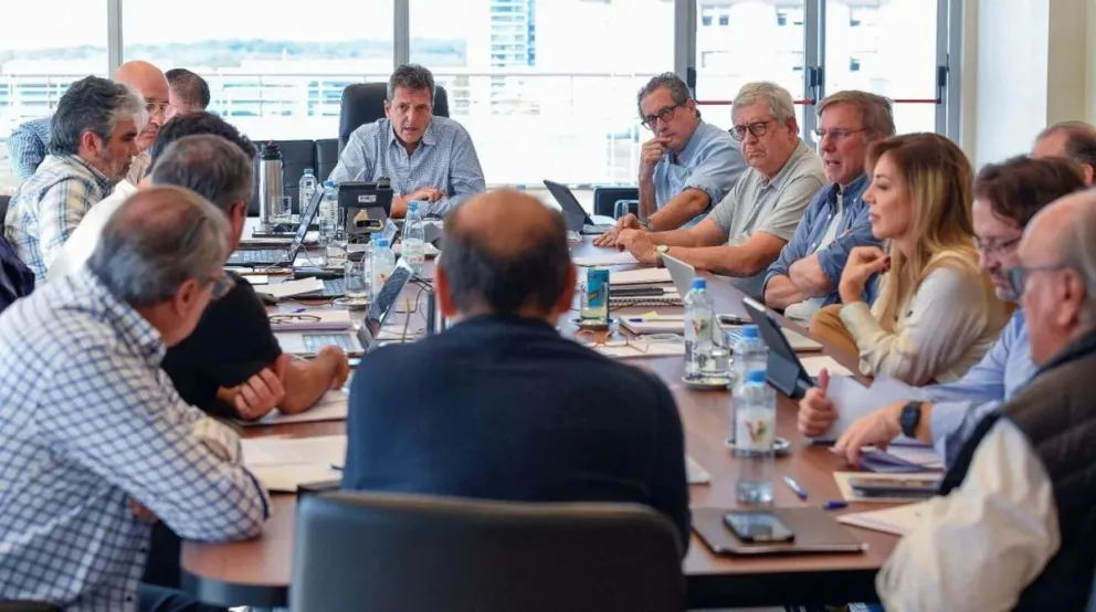 El Gobierno sube la tasa de los plazos fijos y profundiza controles a los dólares financieros