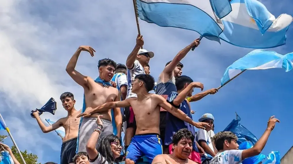 Las increíbles fotos del mundial de Vanesa Schwemmler llegan a Dina Huapi
