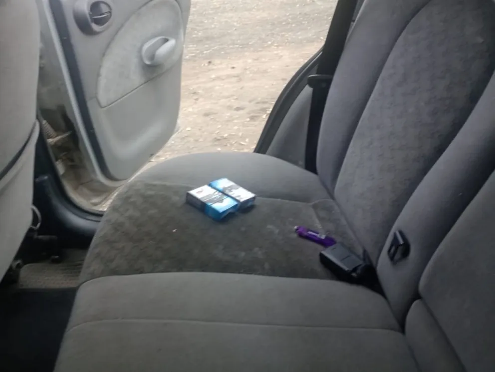 Vecino del Levalle halló su auto vandalizado, con restos de cerveza y cigarrillos en el interior