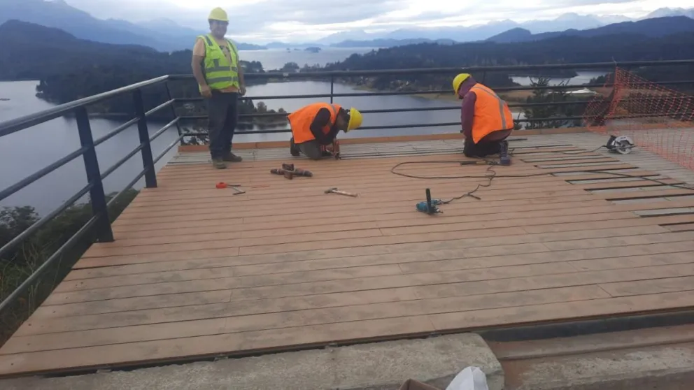 Comenzaron a reparar los miradores de Punto Panorámico y de Bahía López