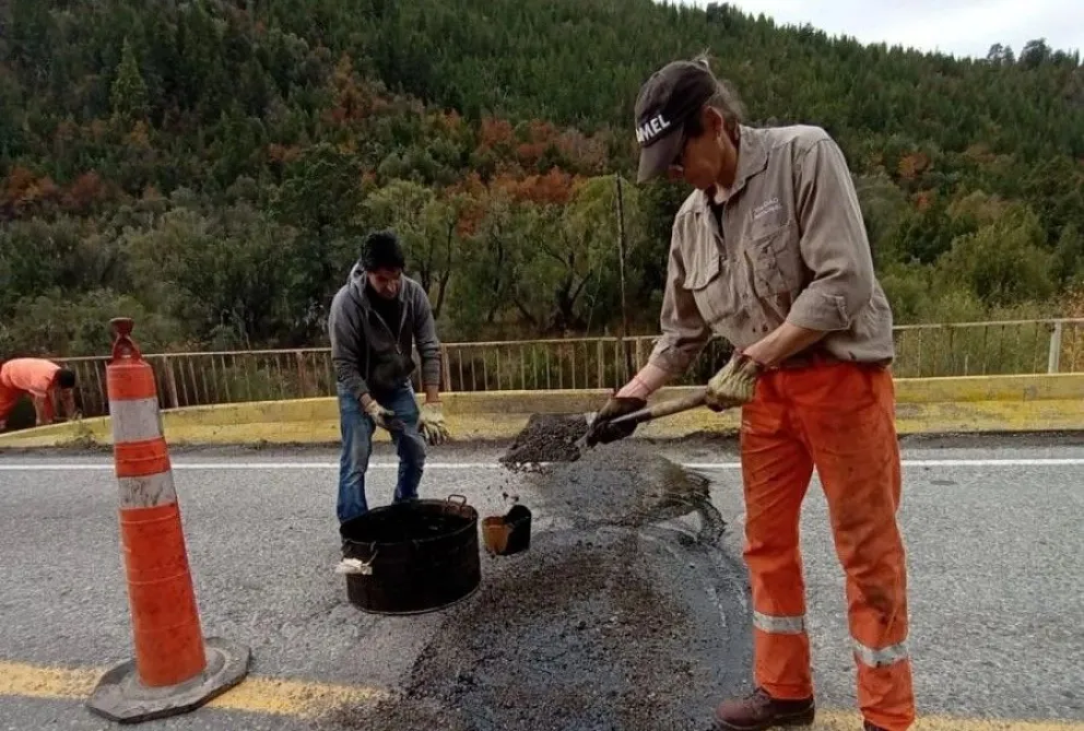 Continúan las tareas de conservación en la RN 40 entre Bariloche y El Bolsón