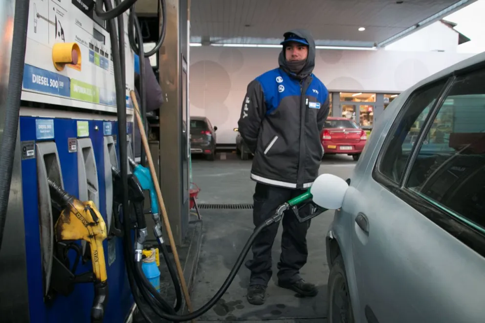 Finalizó el acuerdo entre el Gobierno y las petroleras: aumentaron los precios de los combustibles