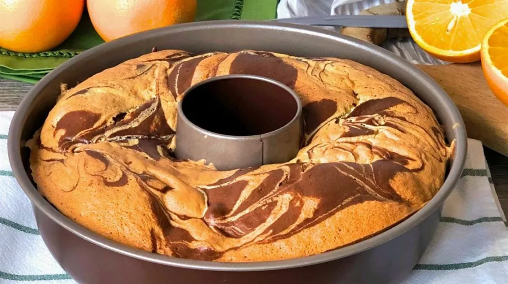 Cómo hacer una torta marmolada con naranja y, ¡sin lácteos! 
