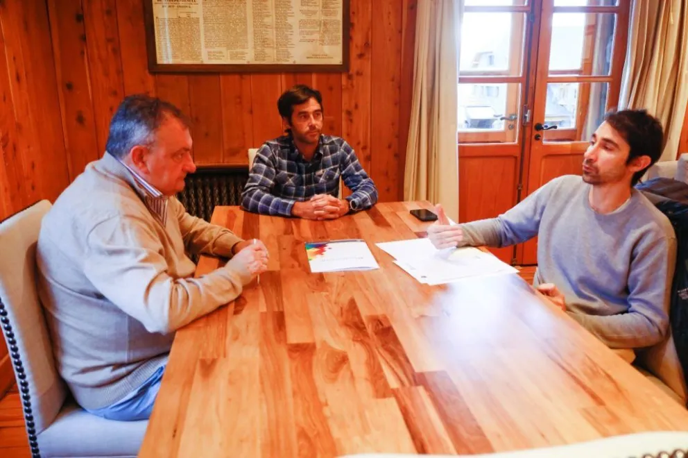 El intendente firmó el acuerdo para la creación del parque recreativo Cerro Lindo