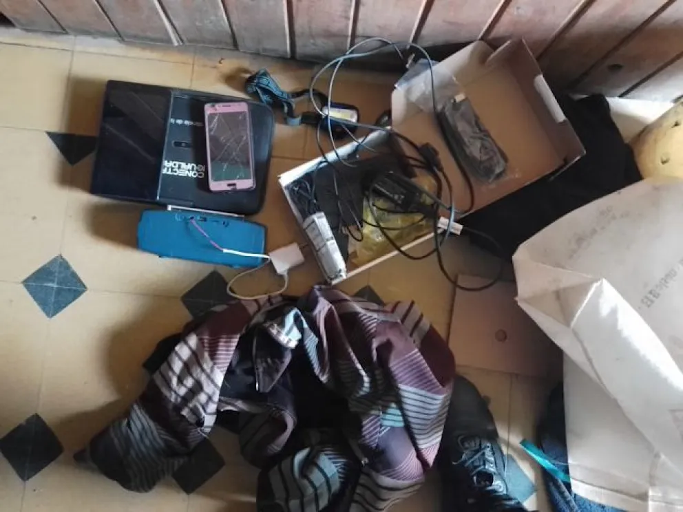 Detienen a un delincuente que circulaba con un bolso cargado de elementos robados 
