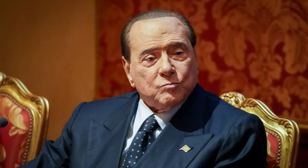 Berlusconi fue dado de alta: el expremier italiano estuvo 45 días internado por una infección pulmonar