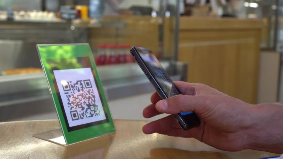 El Banco Central anunció una medida vinculada a los pagos con QR: de qué se trata