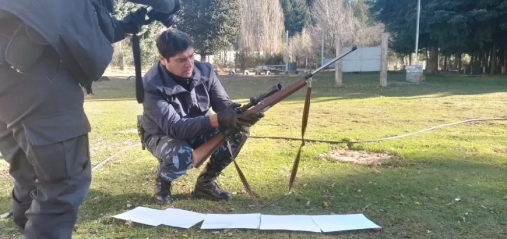 Transitaba en su camioneta con un fusil: no tenía documentación ni permiso de portación