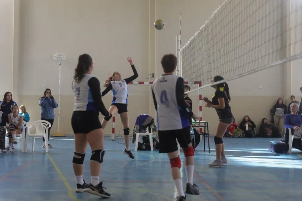 Tres sedes recibieron a casi sesenta partidos de la Iiga local