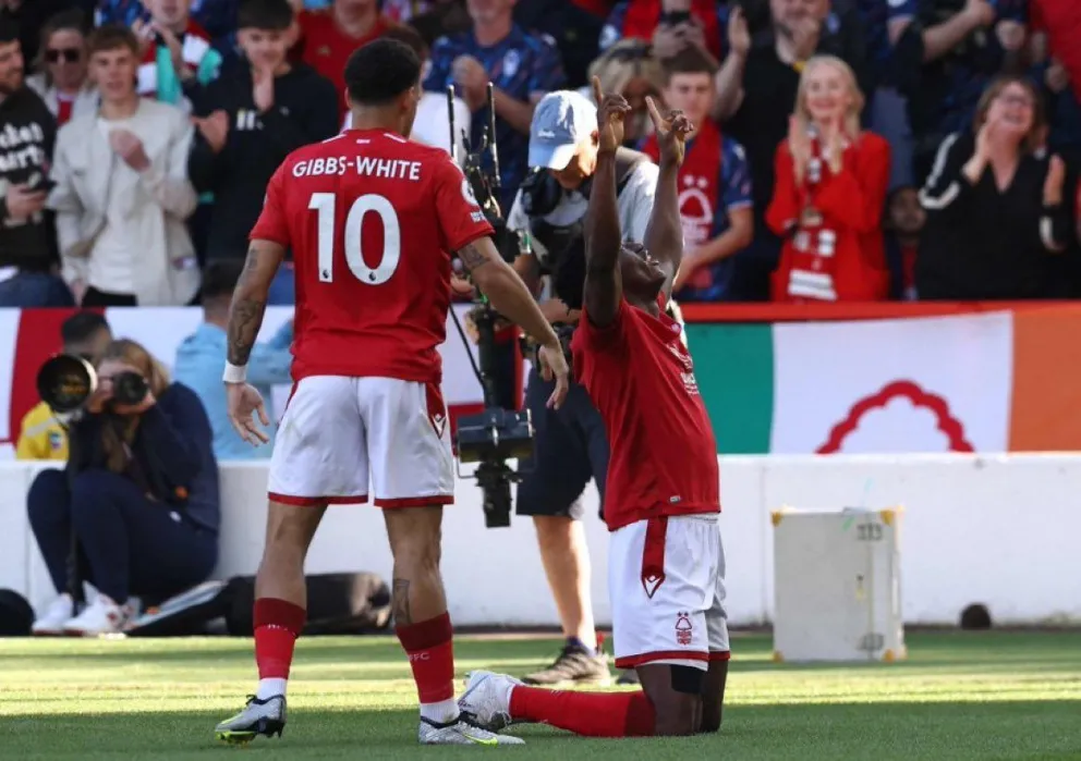 Nottingham Forest amargó al Arsenal y sin jugar el City es campeón 