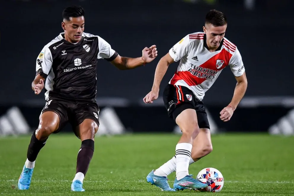 River recibe a Platense: horario, formaciones y cómo verlo en vivo