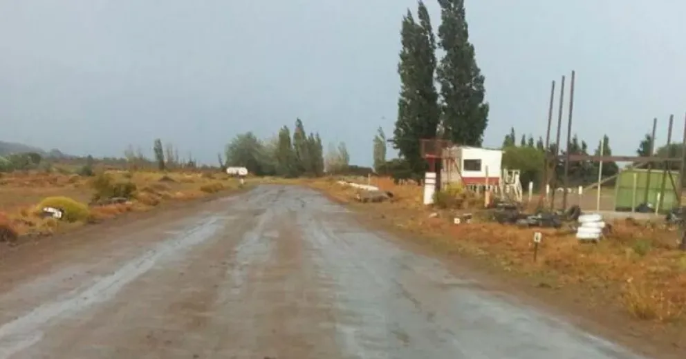 La copiosa lluvia arruinó la esperada carrera de autos en El Rebenque