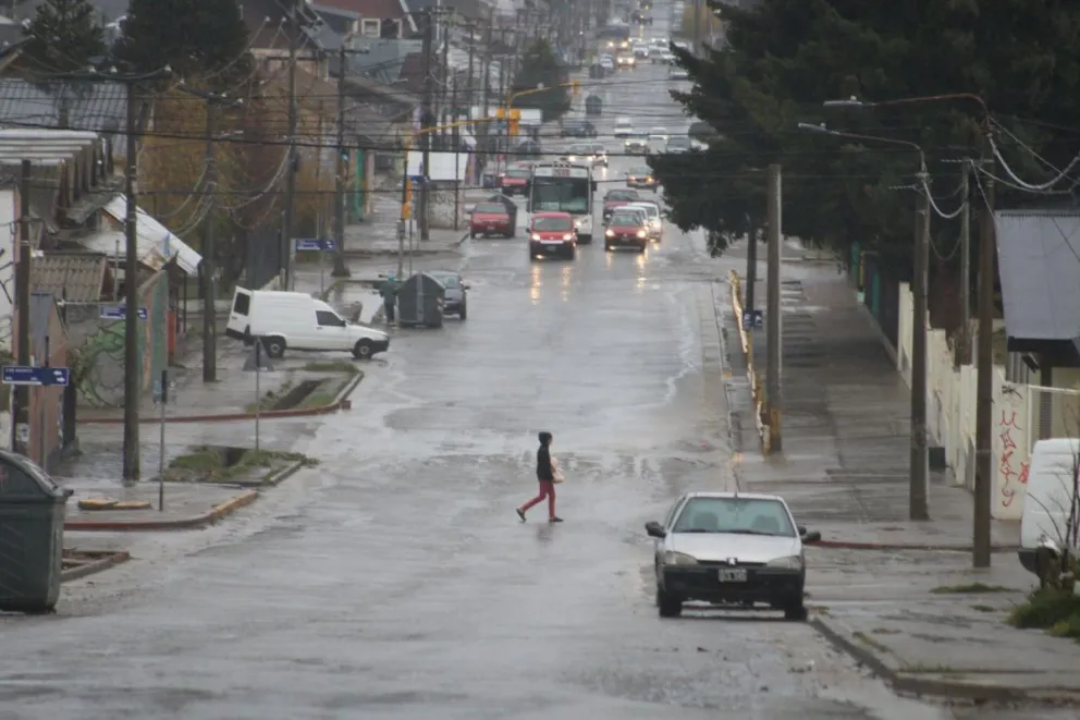 ¡Se largó con todo en Bariloche! Parece que la lluvia trae frío y viento para estos días