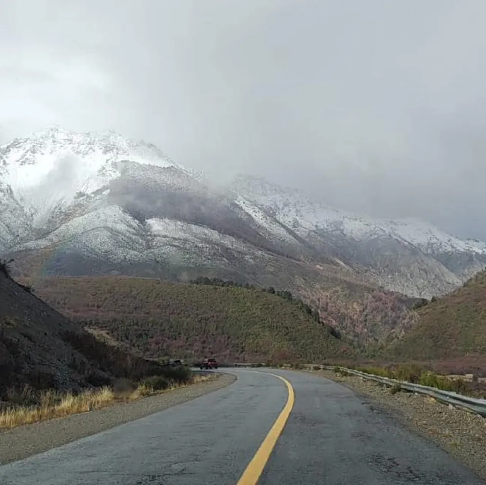 Piden transitar con precaución por presencia de humedad en la calzada de la Ruta 40 Sur
