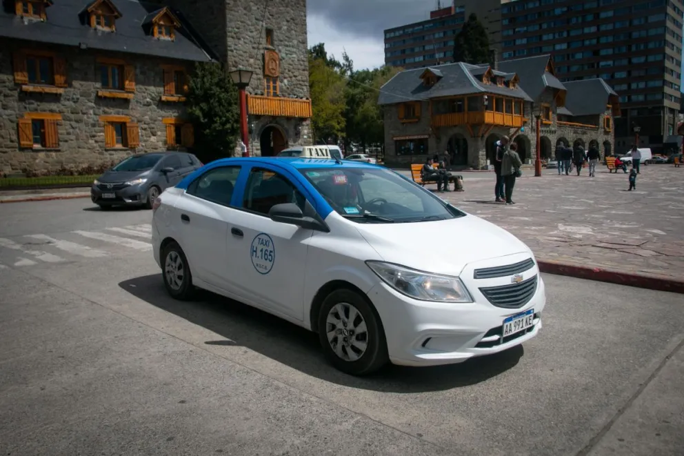 ¿Paro de taxis y remises en Bariloche para este martes?
