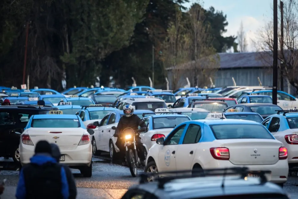 Otro golpe al bolsillo de los barilochenses: a fin de año el taxi costaría $618,80 y de noche $742,56