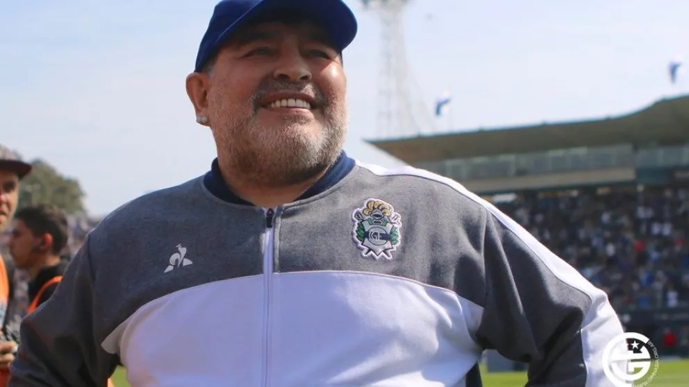 Hackearon la cuenta oficial de Diego Maradona: los mensajes publicados