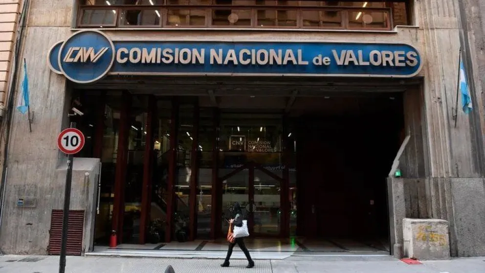 El Gobierno impuso nuevas restricciones para quienes operen con dólar MEP y CCL