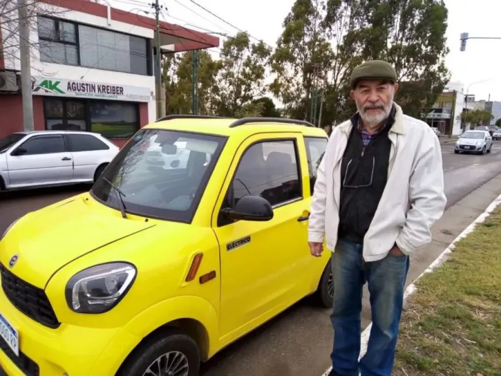 Llegó a Viedma Tito, el auto eléctrico que se carga como un teléfono celular